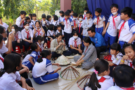 Chương trình “Em yêu nghề truyền thống”