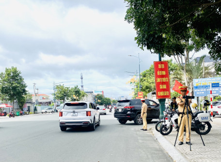 Công an thành phố Tây Ninh tổng kiểm soát xe ô tô kinh doanh vận tải và xử lý người điều khiển xe mô tô, xe gắn máy vi phạm nồng độ cồn, tốc độ