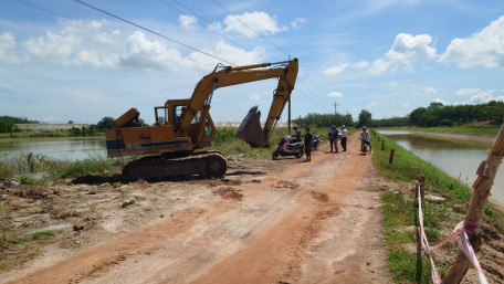 Lắp cống qua đường bờ kênh Tây để giải quyết ngập cục bộ khu vực cầu K21