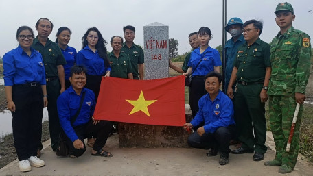 Đoàn phường tổ chức chương trình Xuân biên giới "Hành trình về với biên cương"