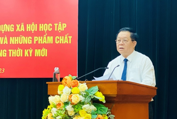 Đồng chí Nguyễn Trọng Nghĩa, Bí thư Trung ương Đảng, Trưởng Ban Tuyên giáo Trung ương phát biểu chỉ đạo tại Hội thảo. Ảnh: VA 