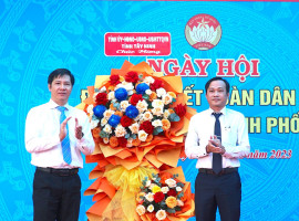 Bí thư Tỉnh uỷ Nguyễn Thành Tâm dự Ngày hội Đại đoàn kết toàn dân tộc tại phường Ninh Sơn